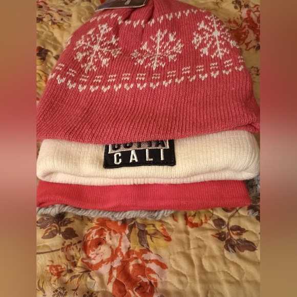 (4) PC Women's Beanie & Pom Pom Variety - Picture 13 of 16